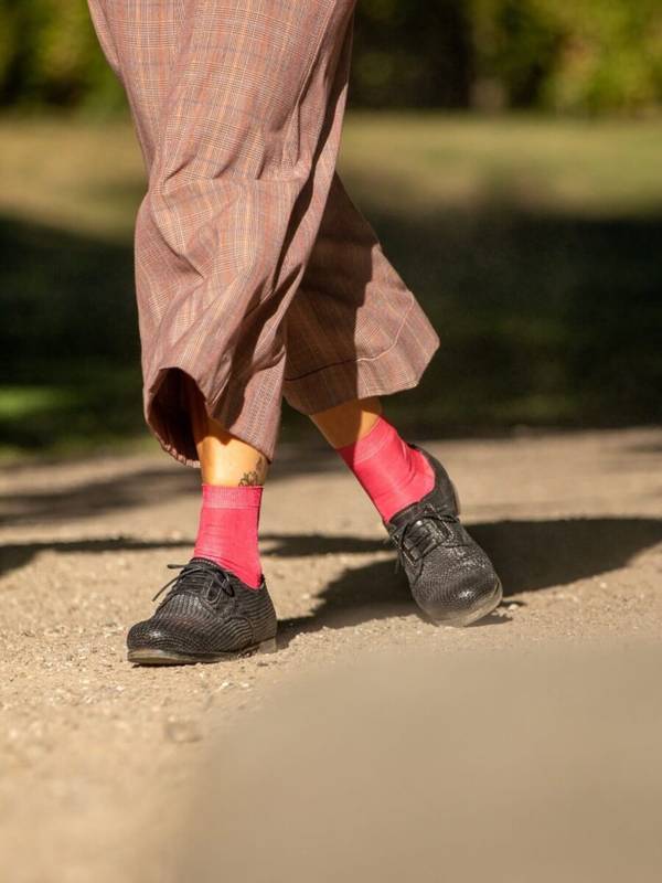 Damestrømpe fra Socks CPH - Shine Fuchsia