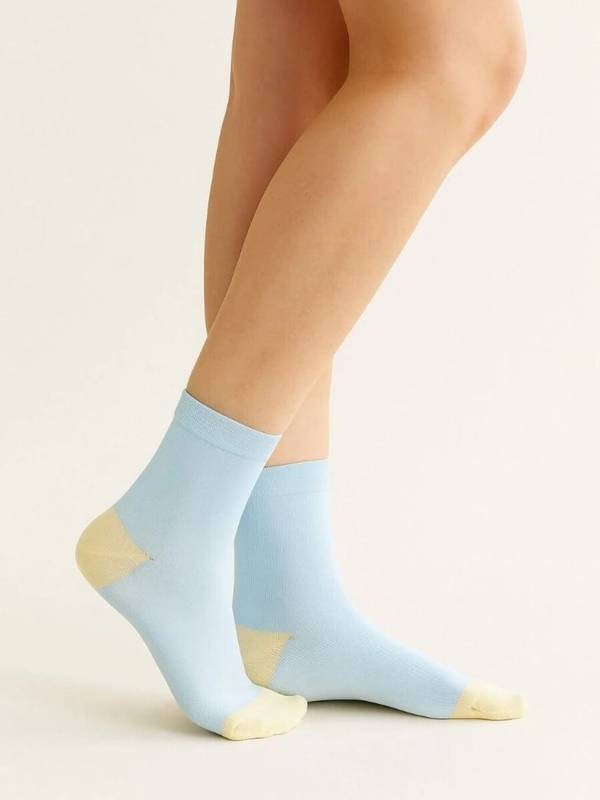 Damestrømpe fra Socks CPH - Shine Pudder blå – alternativt billede