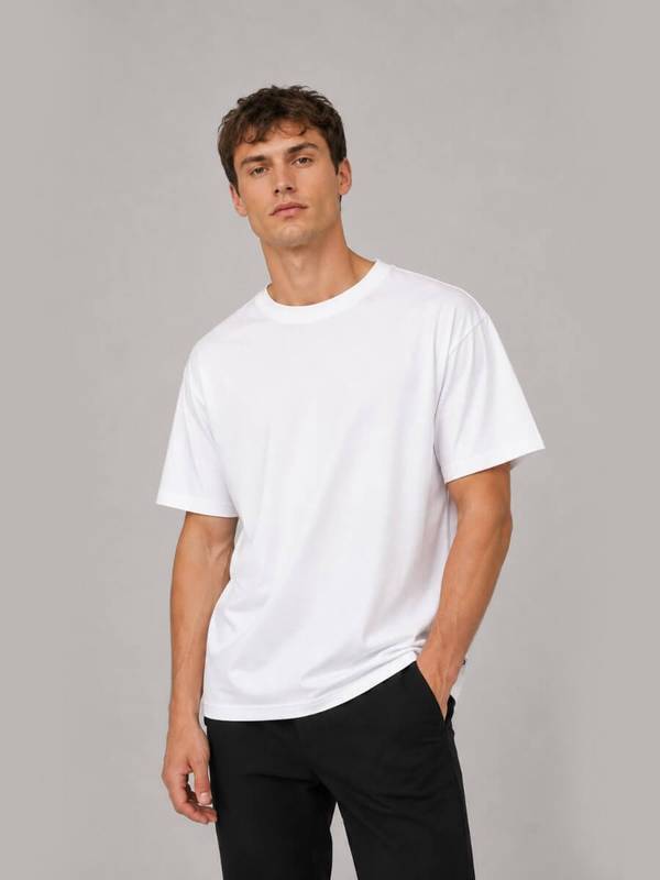 Hvid oversize t-shirt fra SorteSokker