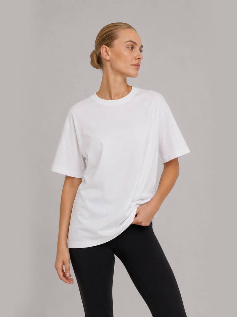 Hvid oversize t-shirt fra SorteSokker