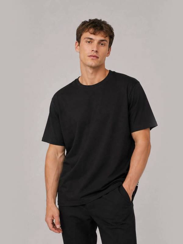 Sort oversize t-shirt fra SorteSokker