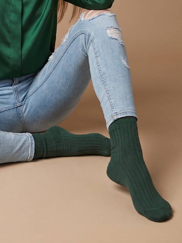 Grønne klassiske bomuldsstrømper med rib fra Socks CPH – alternativt billede